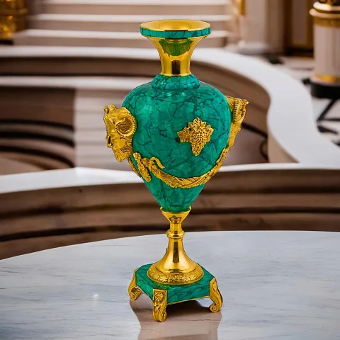 Подарочная ваза «Сатиры» из малахита