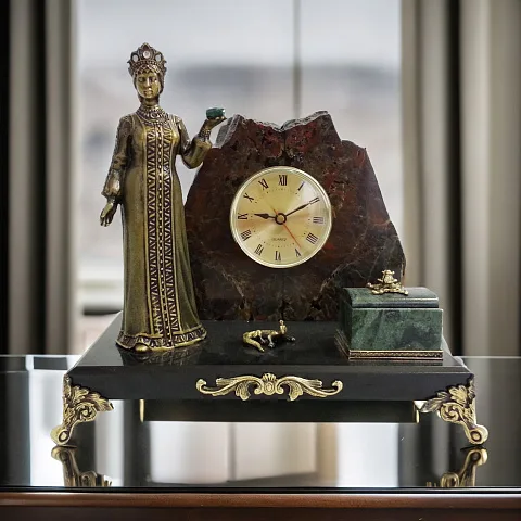 Часы «Хозяйка Медной горы» с камнями, 235×145×215 мм — оригинальный подарок