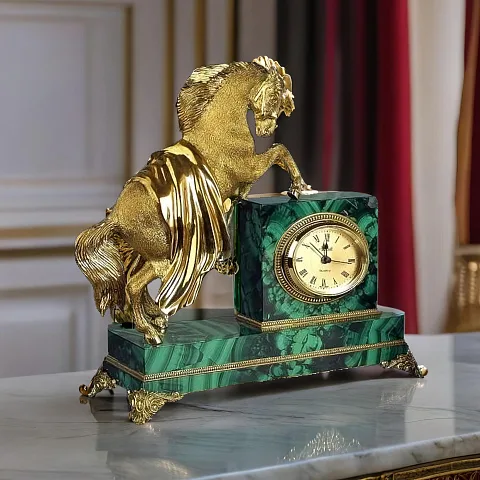 Часы «Конь с попоной» из малахита — необычный подарок