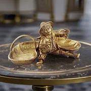 Бронзовая ваза-статуэтка «Мальчик с двумя корзинами» — красивый подарок — фотография 1