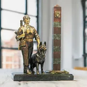 На память: Бронзовая статуэтка «Караул» — фотография 1