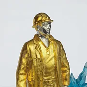 Бронзовая композиция «Сотрудник газовой промышленности» — необычный подарок — фотография 3