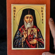 Икона деревянная "Святитель Нектарий Эгинский" в подарок — фотография 1