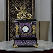 Подарочные каминные часы «Георгий Победоносец» из чароита — фотография 1