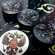 Нарды под стеклом «Герб России» — необычный подарок — фотография 6