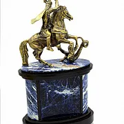 Подарочные каминные часы «Георгий Победоносец» из содалита и долерита — фотография 2