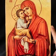Икона деревянная "Богоматерь Почаевская" — красивый подарок — фотография 4