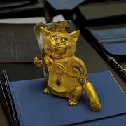 Бронзовая фигурка «Кот-повар» с позолотой в подарок — фотография 1