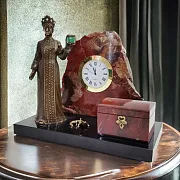 На память: Часы «Хозяйка Медной горы» с яшмой и долеритом — фотография 1